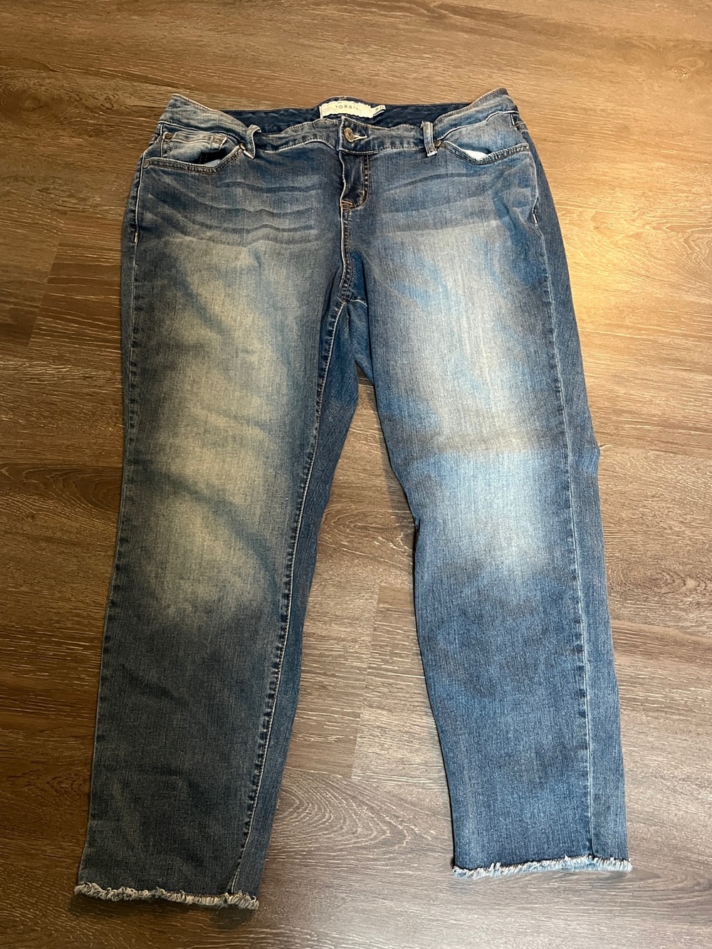 Torrid Frayed Hem Blue Jeans Size 14 stretch